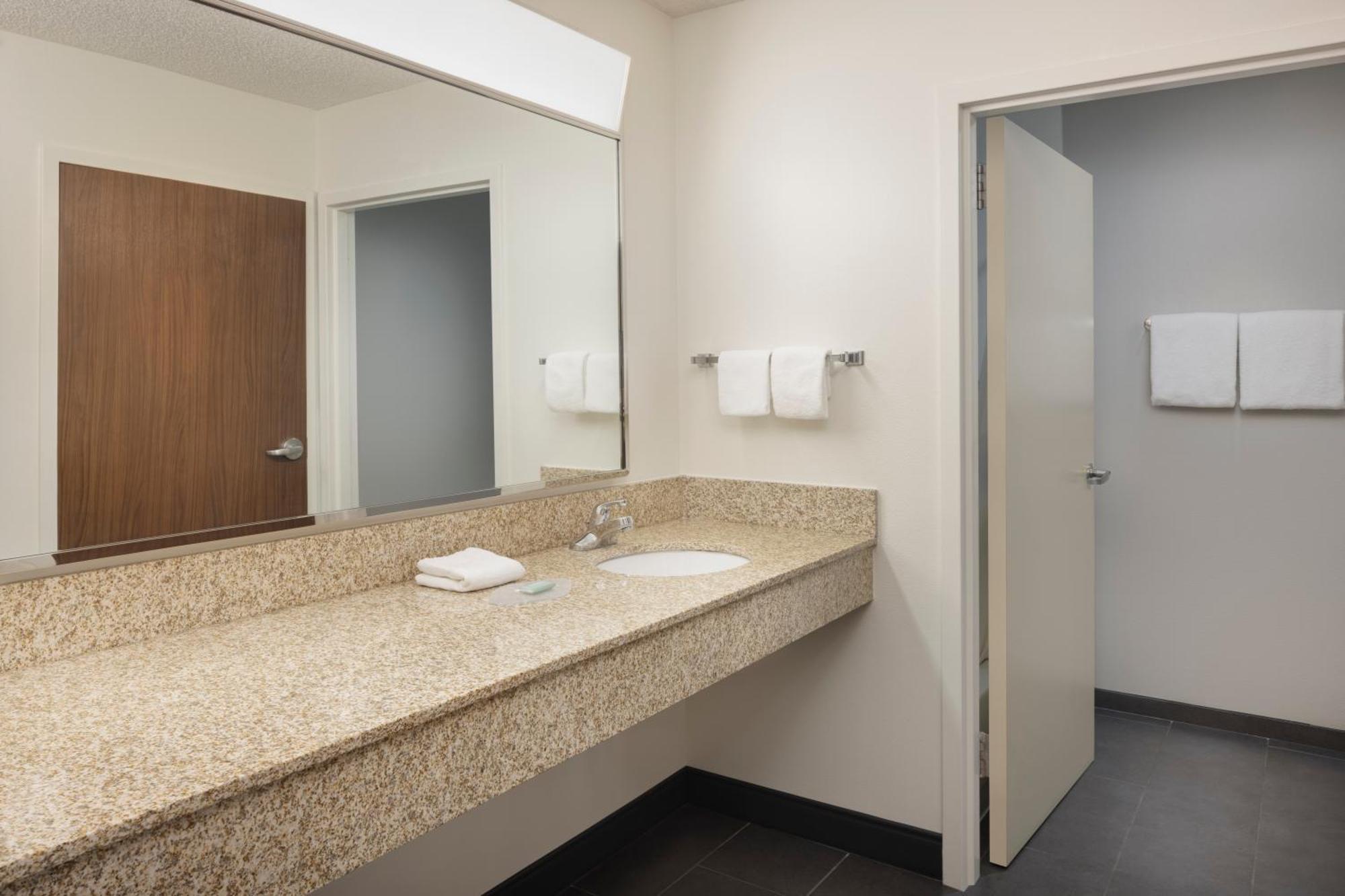 Courtyard By Marriott Springfield Airport Hotel Luaran gambar